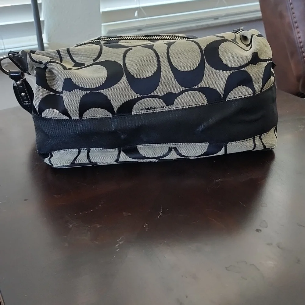 Coach Signature Hobo - Picture 3 of 8